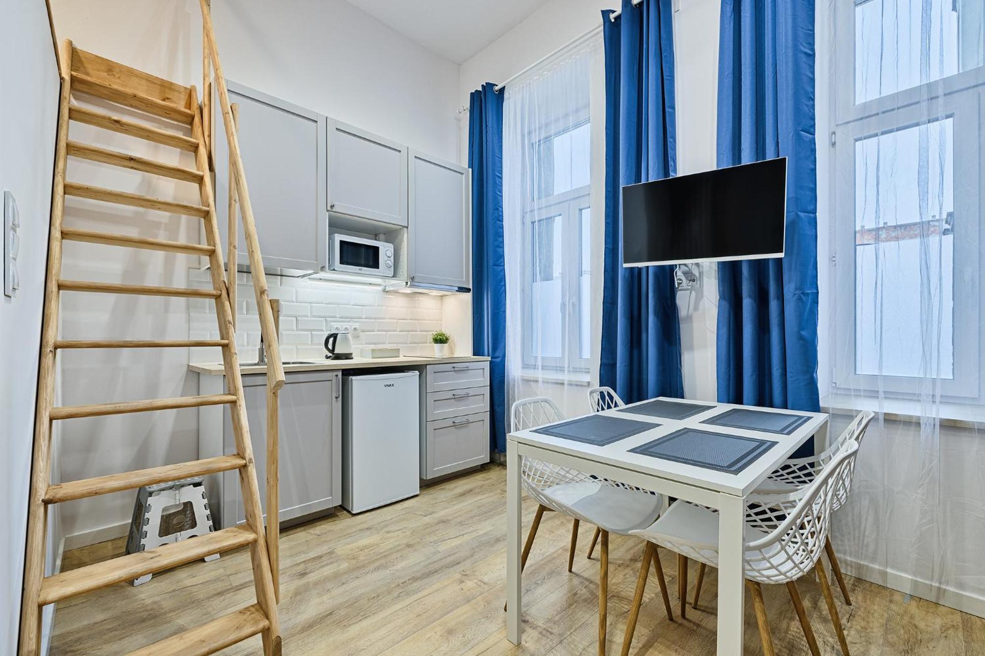 Delux 11 -